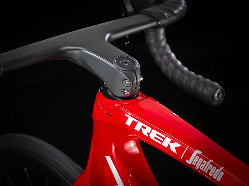 TREK Emonda SLR 6 AXS Road Bike in Navy Carbon Smoke and Red-5